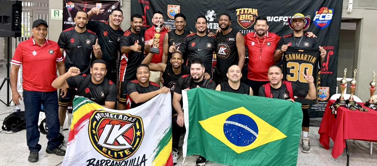 Integrantes del club Micheladas LK Élite de Barranquilla.