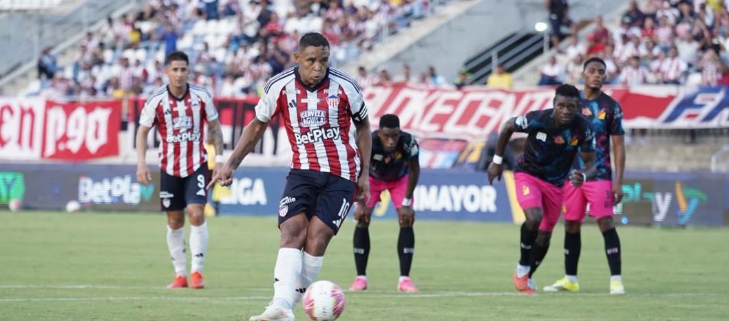 Luis Fernando Muriel ejecuta la pena máxima que falló ante el Pereira.