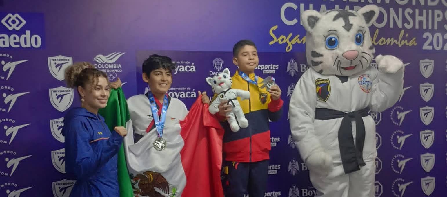 Isaac Penenrey, ganador de medalla de oro, en el podio.