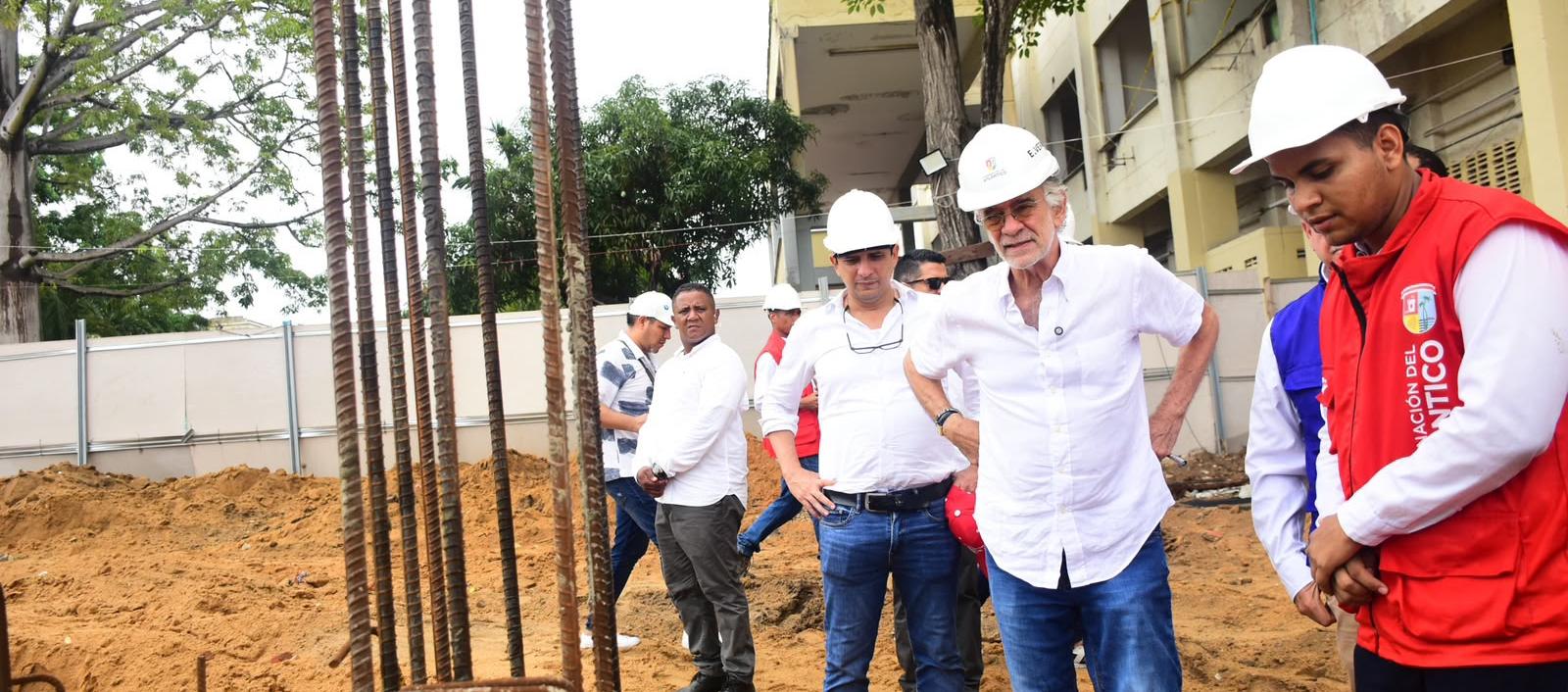 Gobernador Eduardo Verano durante la inspección de la obra. 