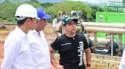 Alcalde Alejandro Char en su visita 'Los Pocitos'.