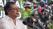 El Presidente Gustavo Petro y guerrilleros del ELN.