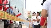 Alejandro Char en el Hospital de Barranquilla.