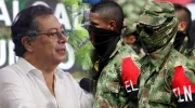 Presidente Gustavo Petro y guerrilleros del ELN. 