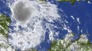 Las nubes negras es donde se encuentra actualmente el centro del este fenómeno en el Mar Caribe. 