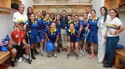 El gerente de Cajacopi con las integrantes de la selección Colombia femenina de fútbol amputadas. 