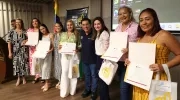 Momentos de la certificación de las beneficiarias del programa de inglés.