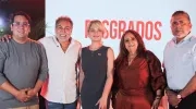Los directores de los programas de posgrados y el presentador Ismael Barrios.