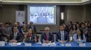 Empresarios ecuatorianos en rueda de prensa.