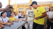 Alejandro Char depositando su voto