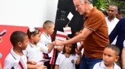 Gobernador Eduardo Verano en una de las instituciones educativas del departamento. 
