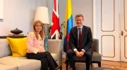 La Ministra de Transporte designada, Elsa Noguera, y el embajador del Reino Unido en Colombia, George Hodgson.