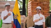 Jaime Andrés Beltrán, ministro de Vivienda, y el Presidente Abelardo De La Espriella.