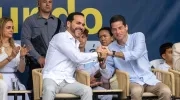El Presidente Abelardo De La Espriella con el ministro de Comercio Mauricio Gómez. 