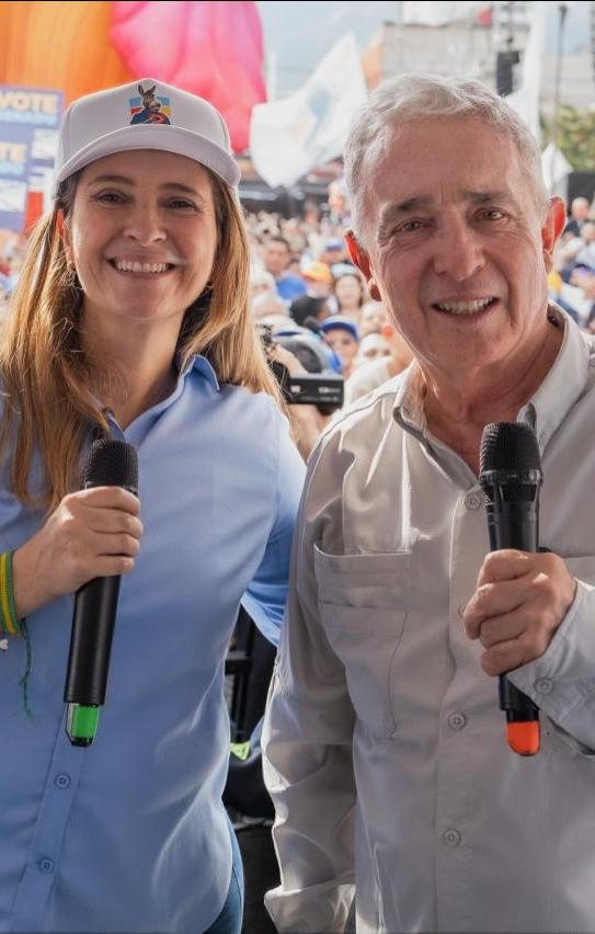 La candidata Paloma Valencia y el expresidente Álvaro Uribe Vélez.