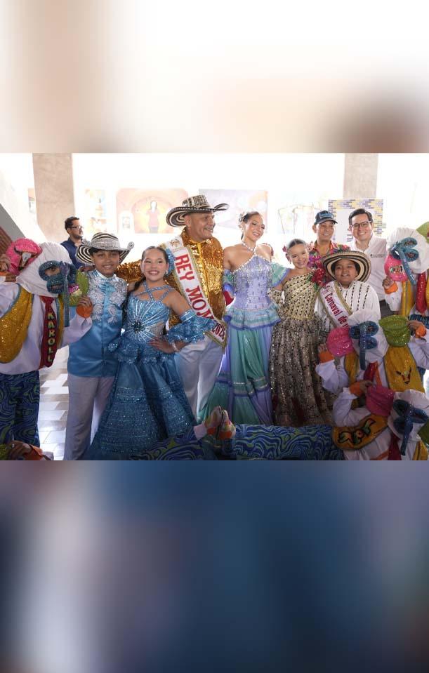 Ashley Gómez y Germán Palomino, Reyes Infantiles de la 44; Adolfo Maury, Rey Momo; Michelle Char, Reina; Juan Ospino, Secretario de Cultura del Distrito; Laurian Puerta, Alcalde local Norte Centro Histórico; Joshua Ortiz y Sharon Acosta, Reyes Infantiles.