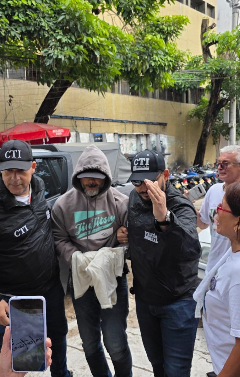Momento en que Lourdes Rodríguez Contreras increpa a Álvaro Felipe Rivera Ramírez.