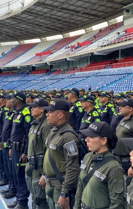 Integrantes de la Policía en el estadio Metropolitano.
