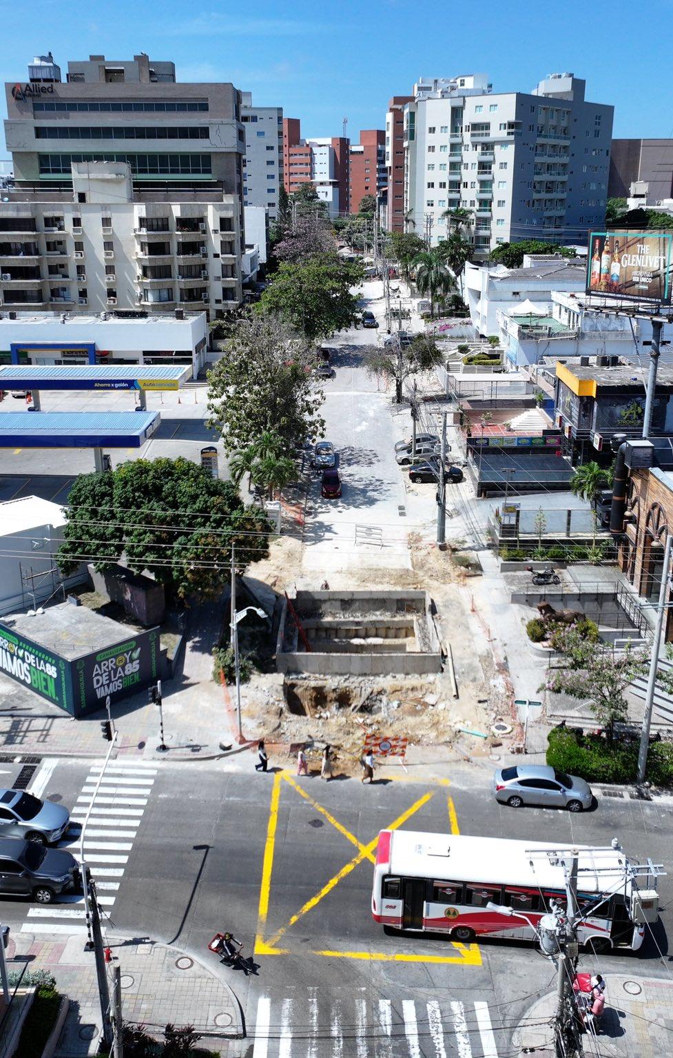 Obra de canalización en la calle 85.
