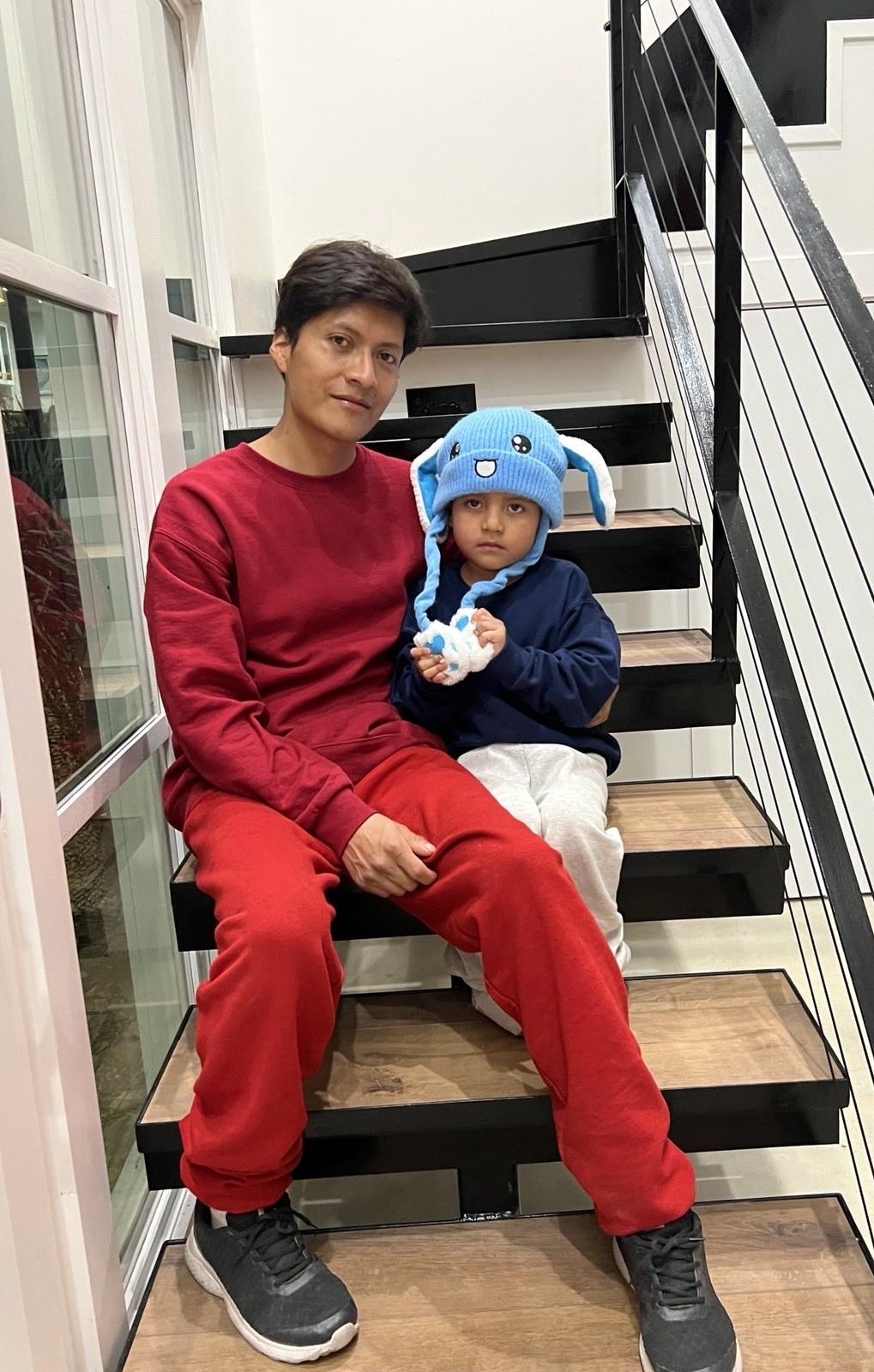 Liam Conejo y su padre, después de ser liberados