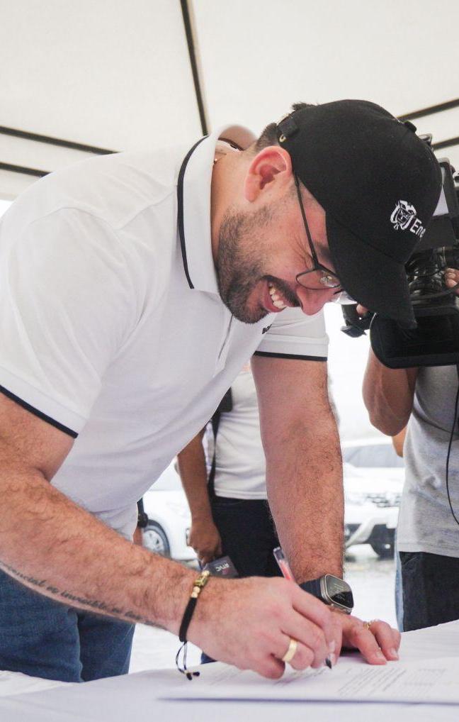 MinMinas firmando la circular