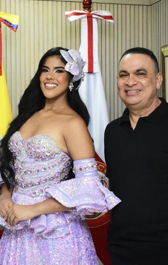 El Gobernador Eduardo Verano, la Reina Stefanny Martínez Barceló y Hilton Escobar, director de la Banda de Baranoa.