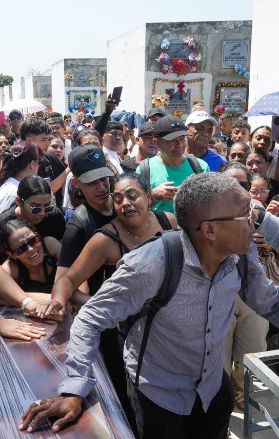 Honras fúnebres de Sheridan Sofía, de 14 años, y Keyla Nicolle, de 17.