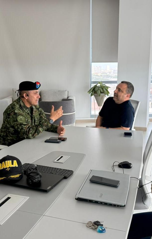 Reunión con el Comandante del Gaula Militar y funcionarios del Distrito. 
