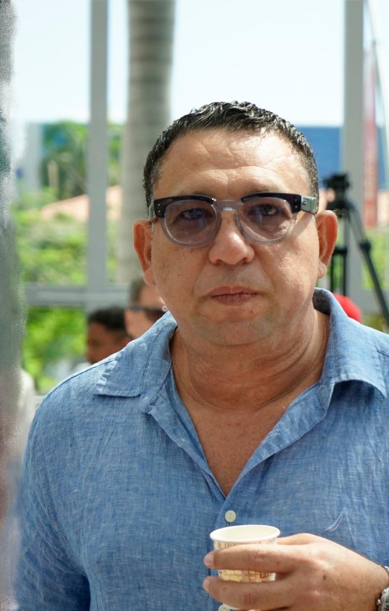 Airado reclamo de mujeres a quienes Laureano Acuña.