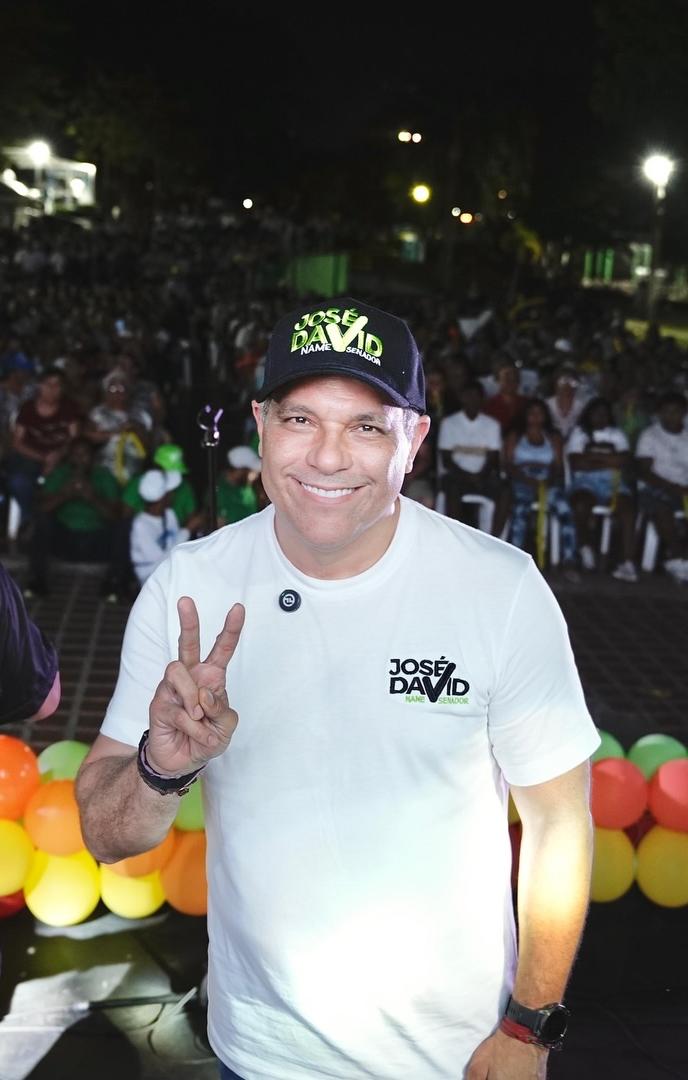 El senador José David Name.