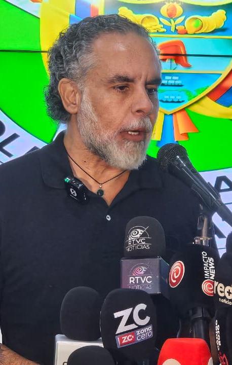 El Ministro del Interior, Armando Benedetti, y el general Miguel Camelo, comandante de la Policía Metropolitana de Barranquilla.