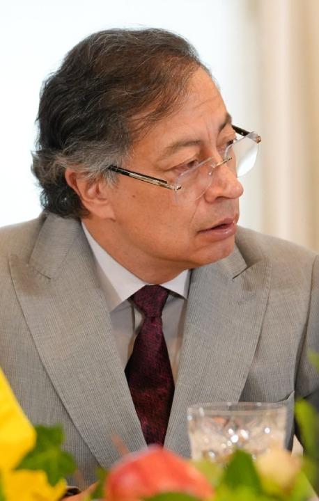 Gustavo Petro, Jorge Lemus y Diego Marín, alias 'Papá Pitufo'.