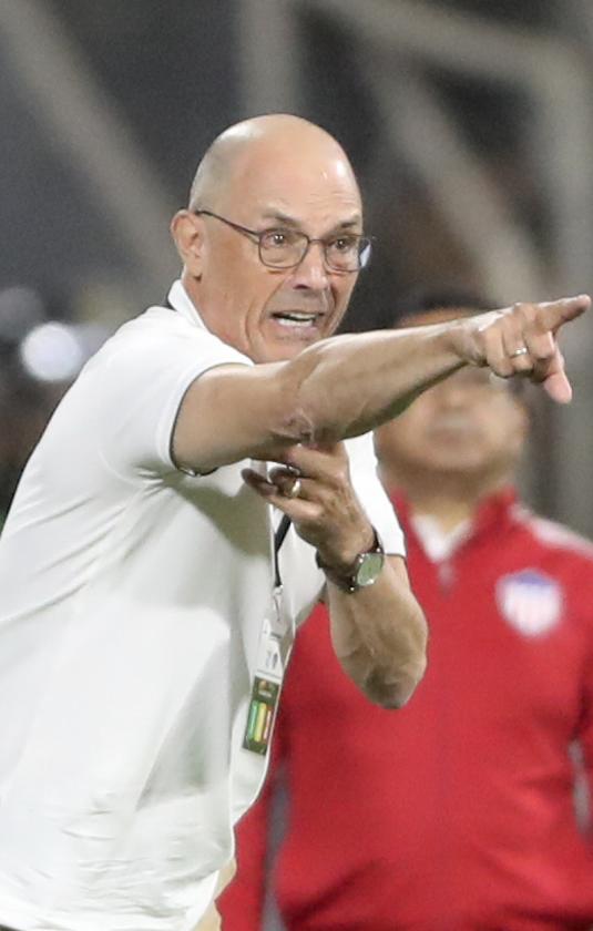 Alfredo Arias, técnico del Junior, durante el partido contra Sporting Cristal. 