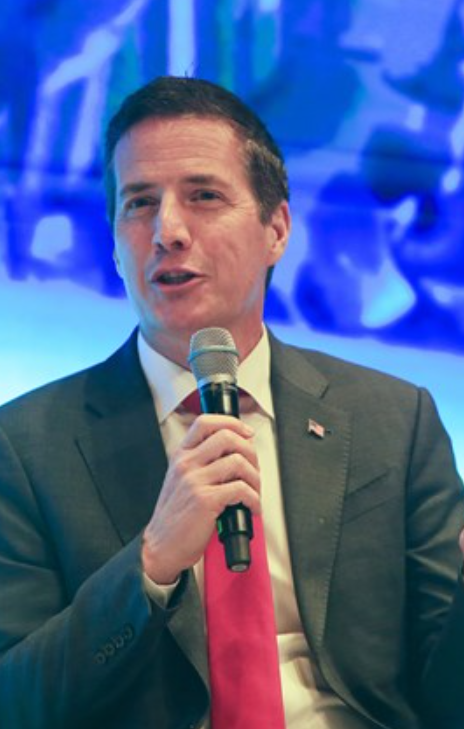 El senador estadounidense Bernie Moreno.