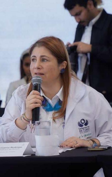 La defensora Iris Marín Ortiz y Sebastián Villa.