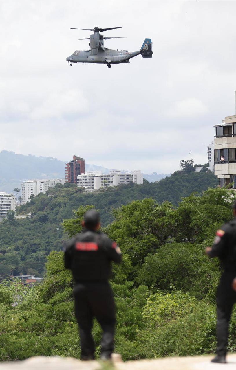 Unidades del Servicio Bolivariano de Inteligencia Nacional observan sobrevuelo de helicóptero Bell Boeing V-22 Osprey de Estados Unidos, en Caracas