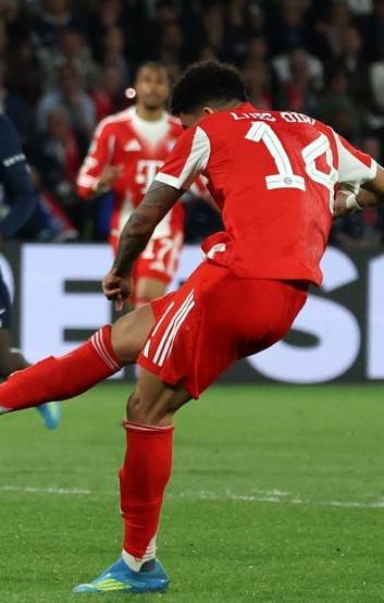 El remate de Luis Díaz que terminó en gol ante el PSG.