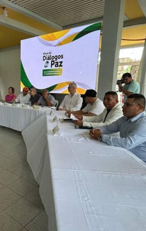 Mesa de diálogos entre Gobierno y la Coordinadora Nacional Ejército Bolivariano 