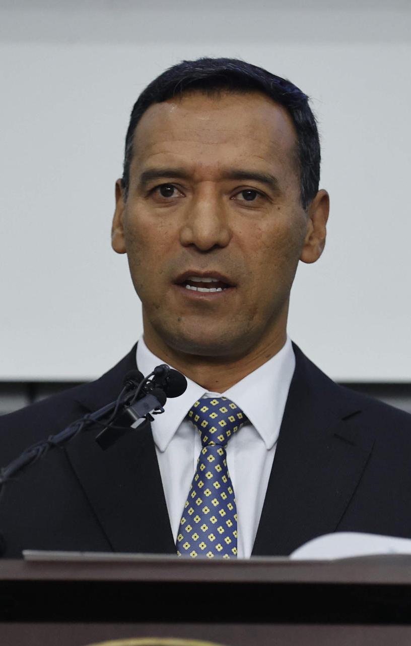 Ministro de Defensa, Pedro Sánchez. 