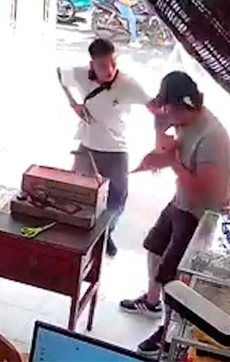 El rostro del delincuente quedó grabado en la cámara de seguridad.  