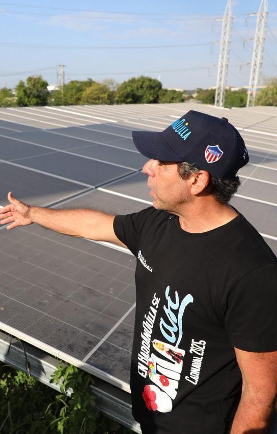 El alcalde Alejandro Char en la Comunidad Energética.