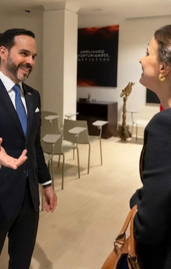 Abelardo De La Espriella reunido con Susana Cordeiro Guerra,