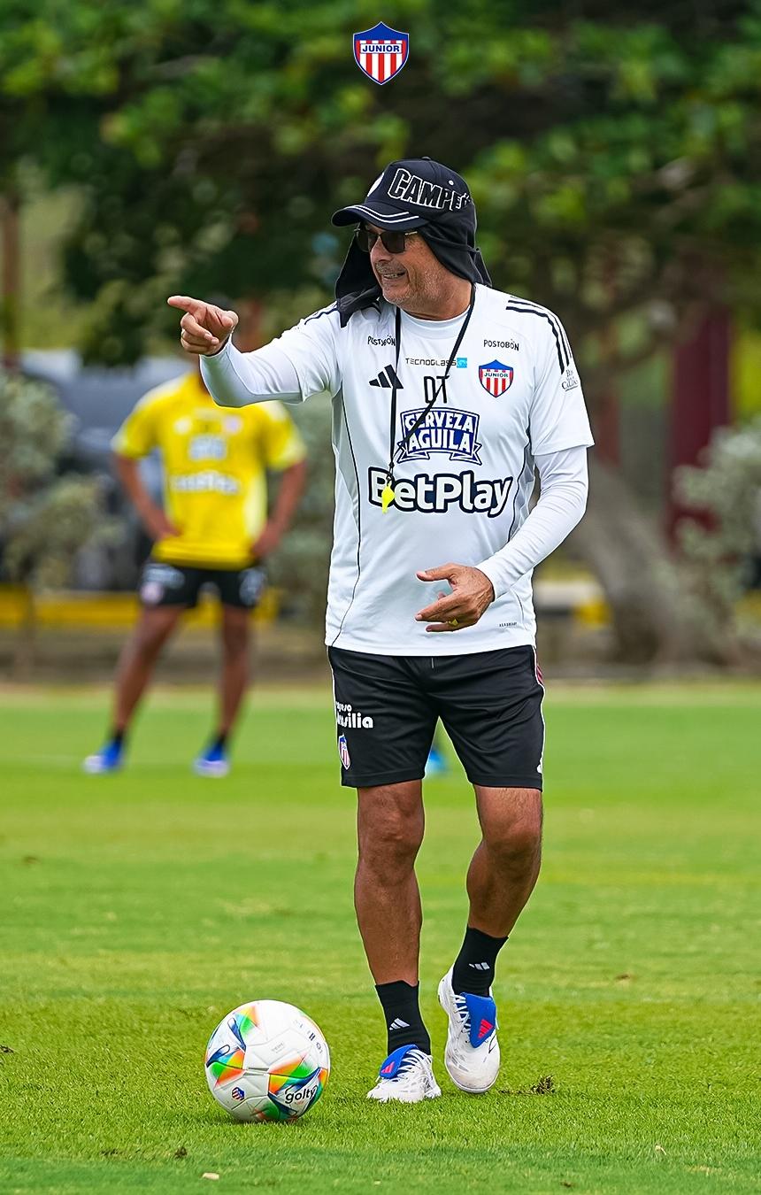 El uruguayo Alfredo Arias, técnico del Junior.