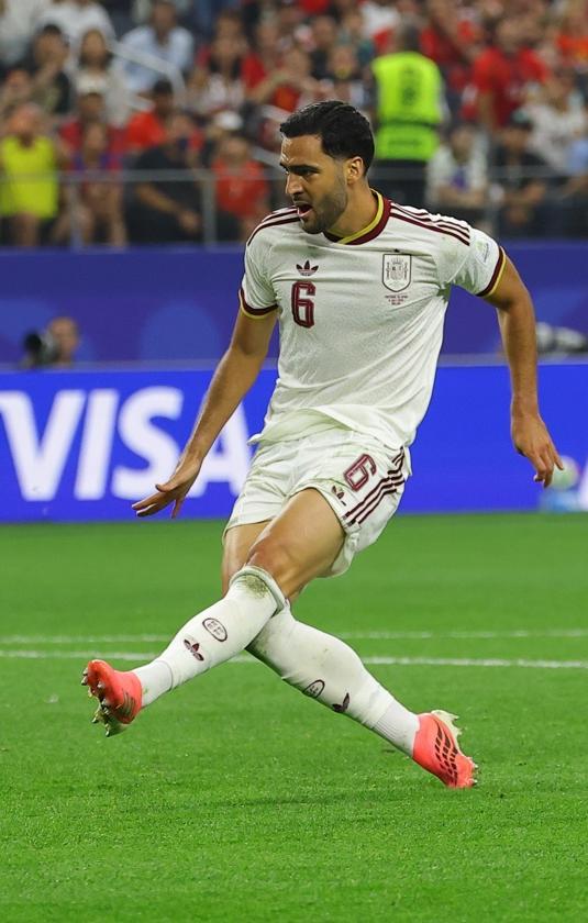 El remate de Mikel Merino que terminó en gol para España.