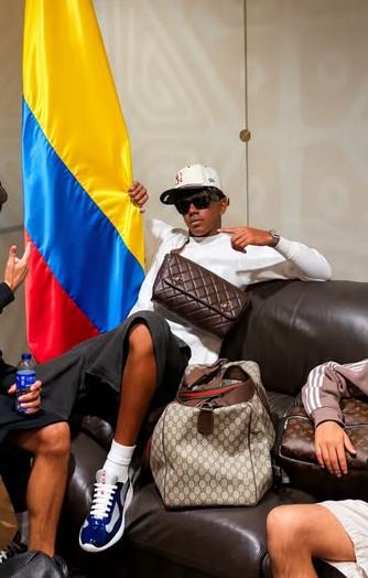 Lamine Yamal con la bandera de Colombia