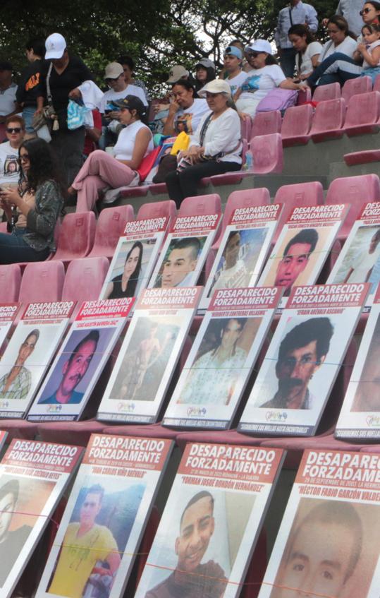 Personas desaparecidas expuestas en Cúcuta para conmemorar el Día Internacional de las Víctimas de Desaparición Forzada.