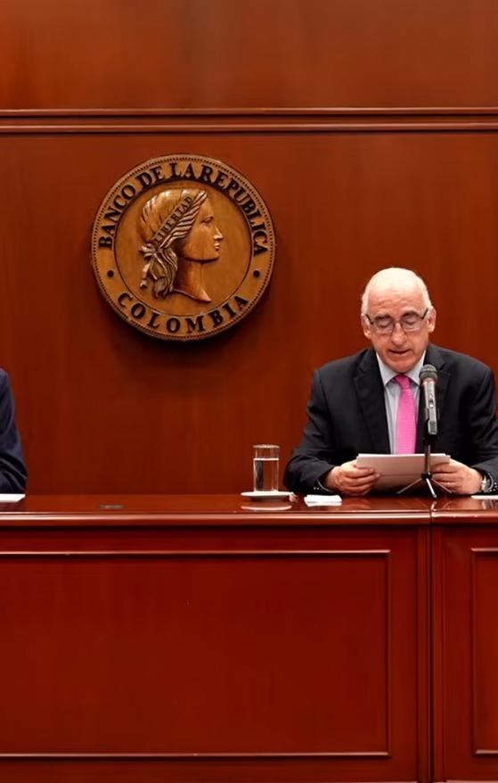 El Ministro de Hacienda, Miguel Gómez Martínez, y el gerente Leonardo Villar Gómez.
