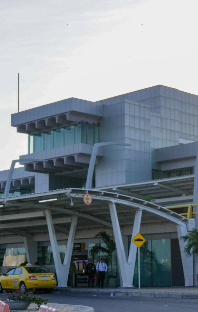 Fachada del Aeropuerto Internacional Ernesto Cortissoz de Barranquilla.