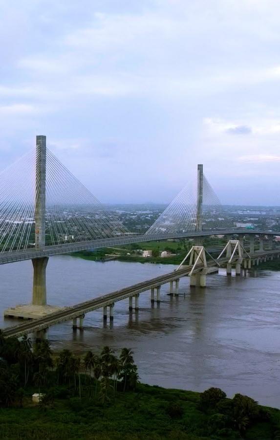 Antiguo y nuevo puente Pumarejo. 