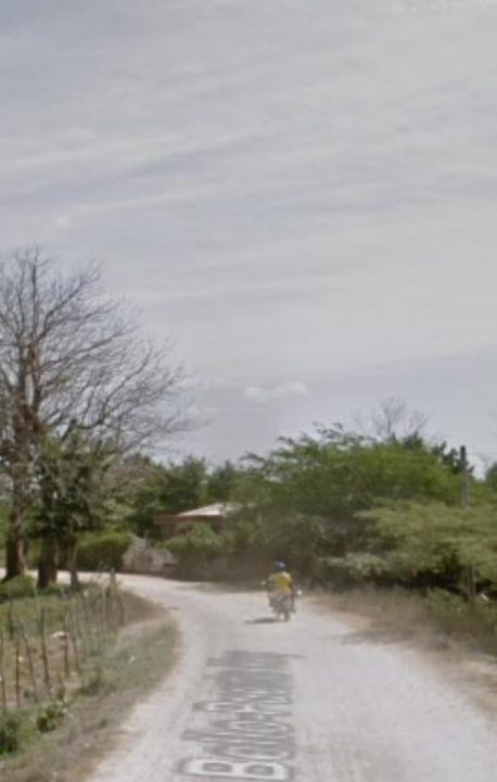 Entrada a la vereda Puerto Rey, donde ocurrió la masacre y panfleto.